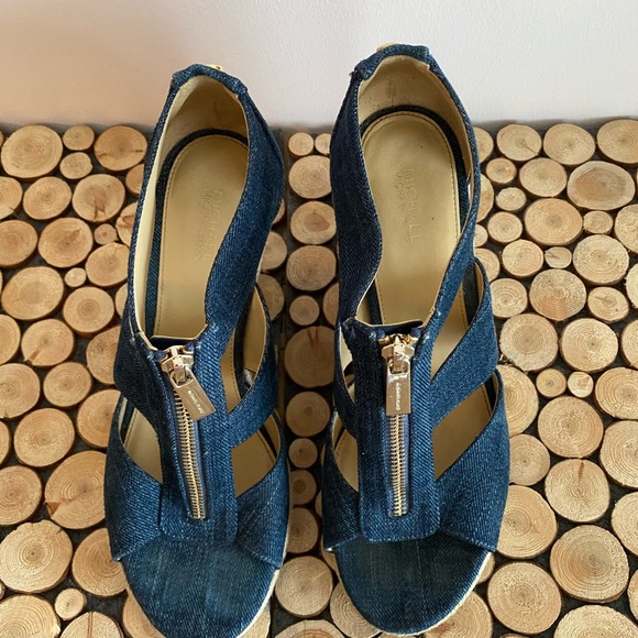 Michael Kori’s denim wedge - Picture 2 of 5